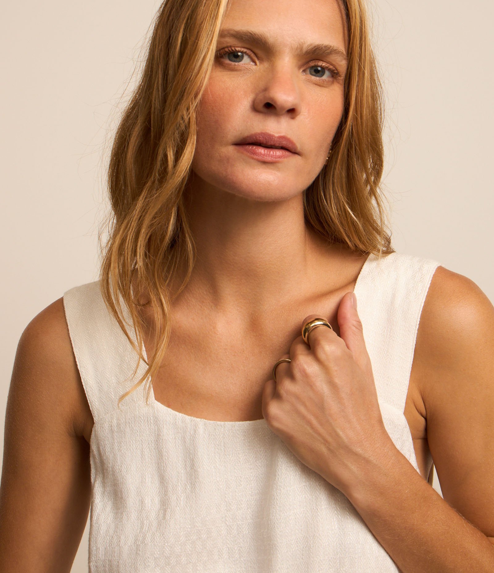 Vestido Midi Evasê Sem Manga em Viscolinho com Cinto de Cordão e Detalhes 3