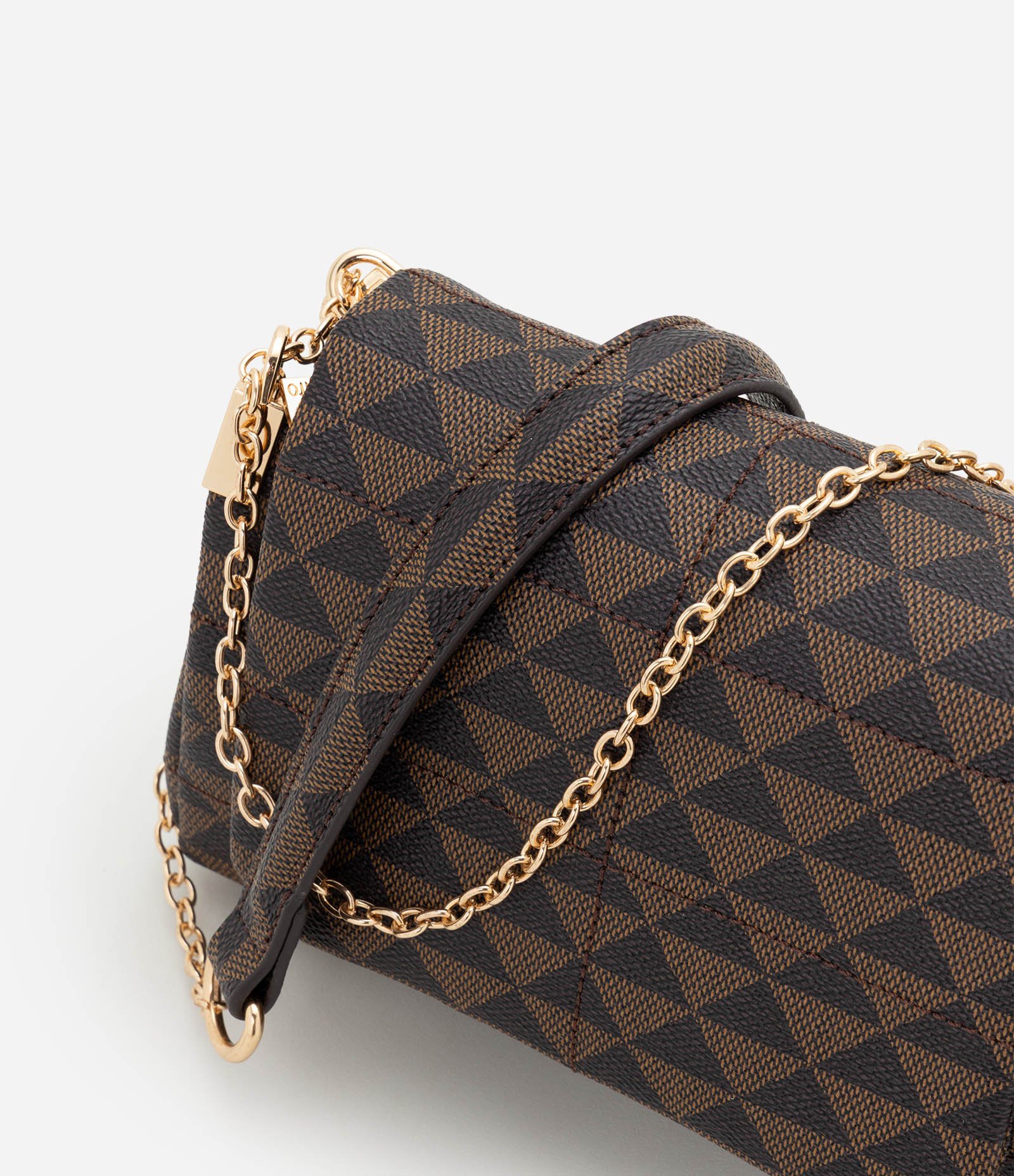 Bolsa Shoulder Média em PU Estampa Triângulos e Alça com Corrente Marrom 8