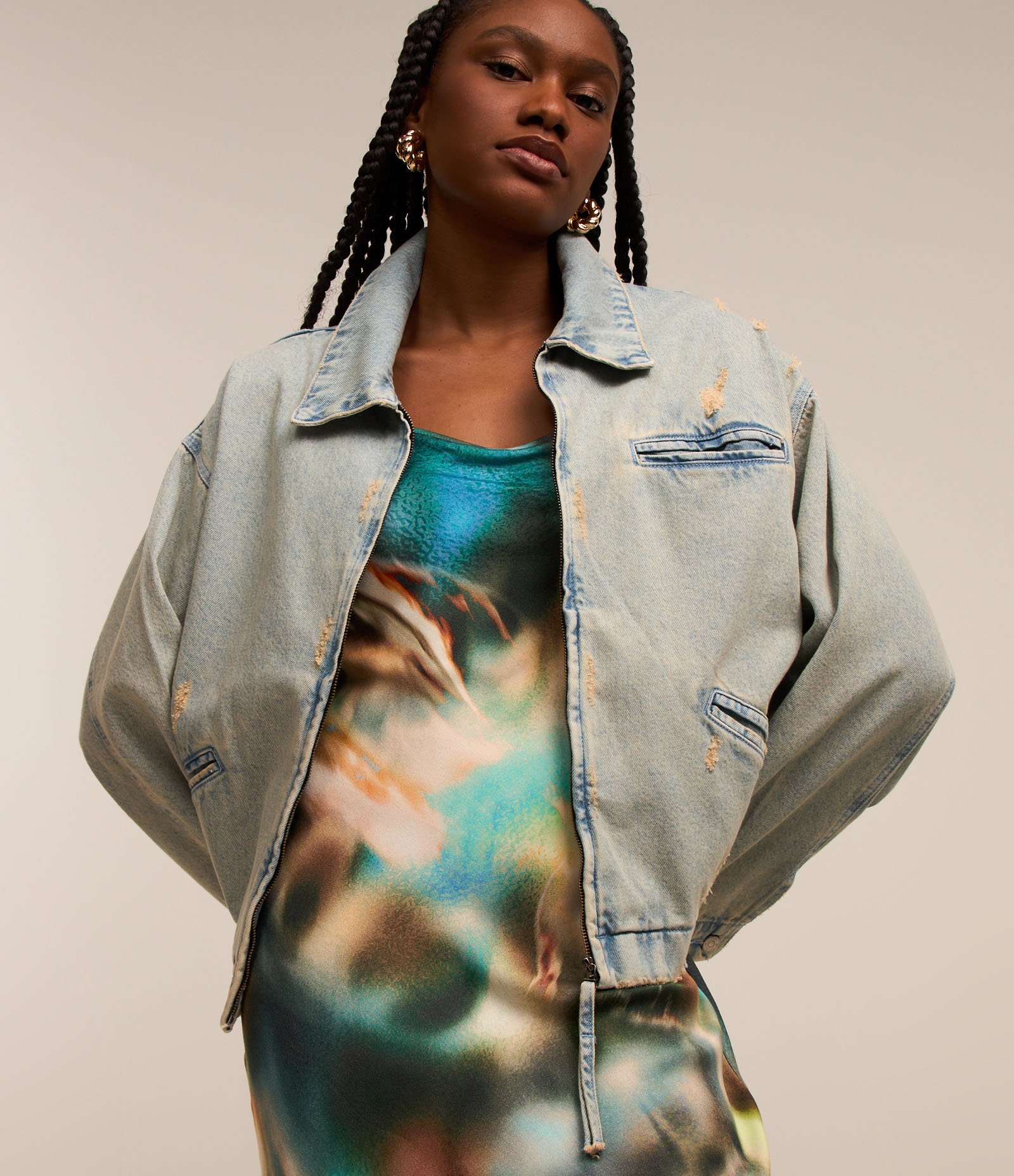 Jaqueta em Jeans Dirty Washed com Bolsos e Puídos Azul 3