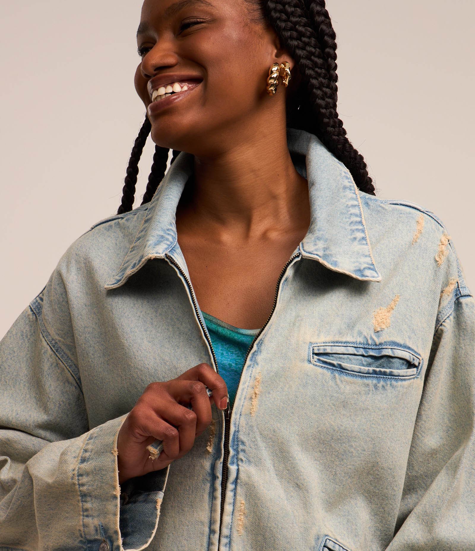 Jaqueta em Jeans Dirty Washed com Bolsos e Puídos Azul 5