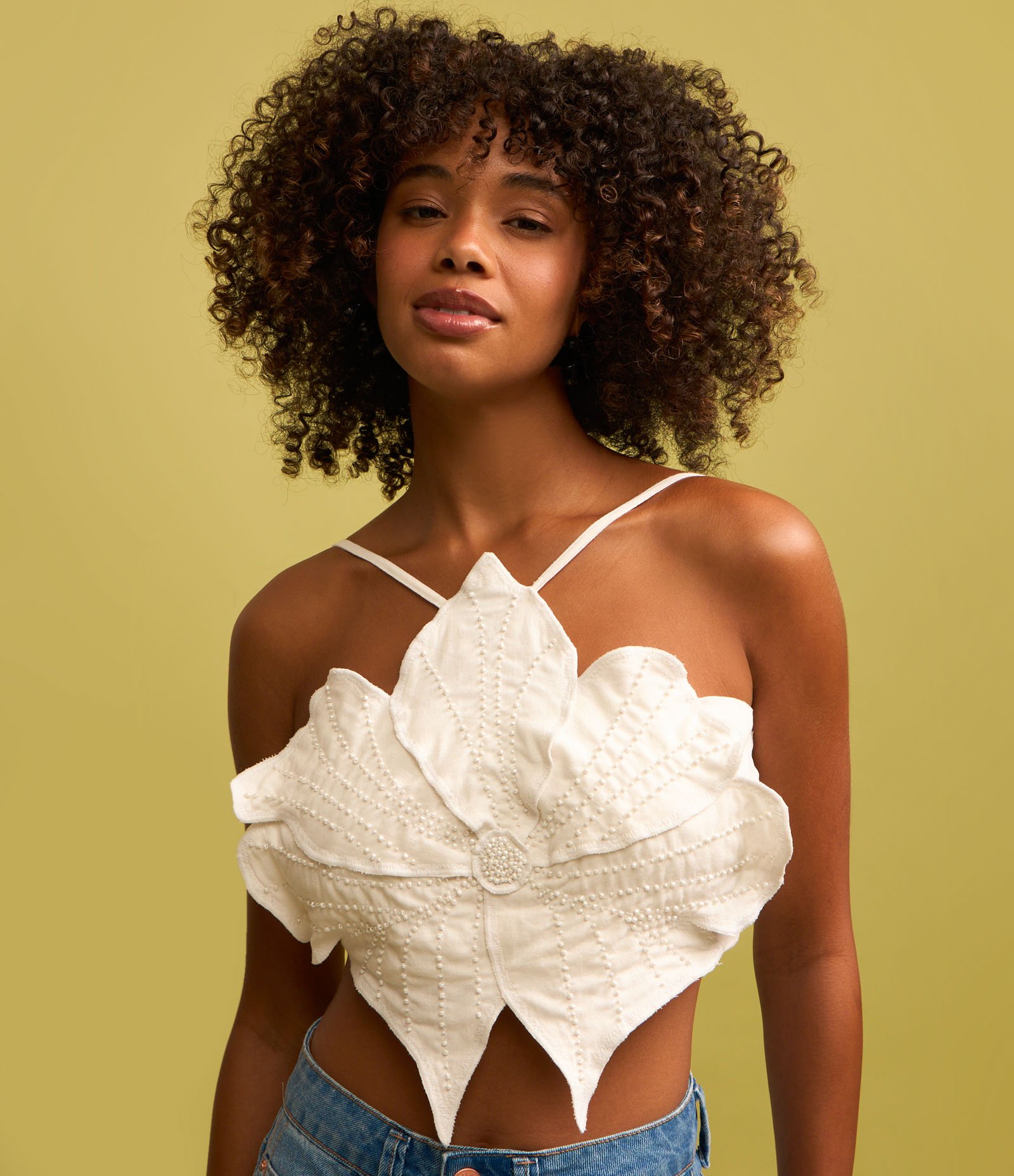 Blusa Cropped em Viscose e Linho em Formato de Flor e Bordado de Miçangas Branco 4