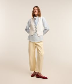 Calça Balloon em Sarja com Passantes e Bolsos