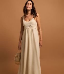Vestido Evasê Midi em Viscolinho com Busto Efeito Crochê