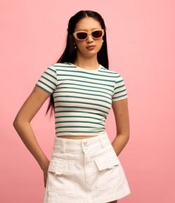 Blusa Baby Look com Estampa de Listras Tricolor