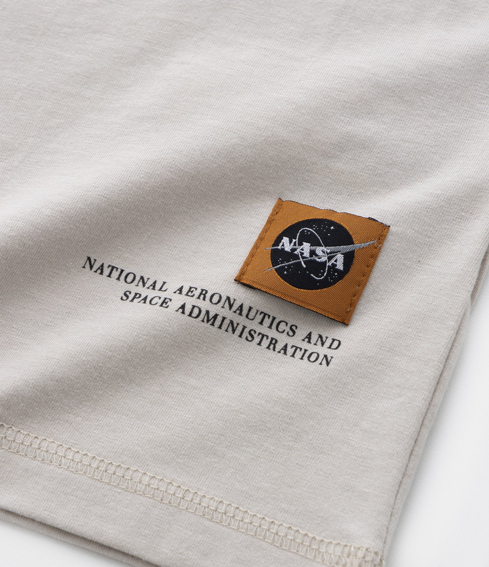 Camiseta Oversized Infantil com Estampa da NASA - Tam 5 a 14 anos Bege 4