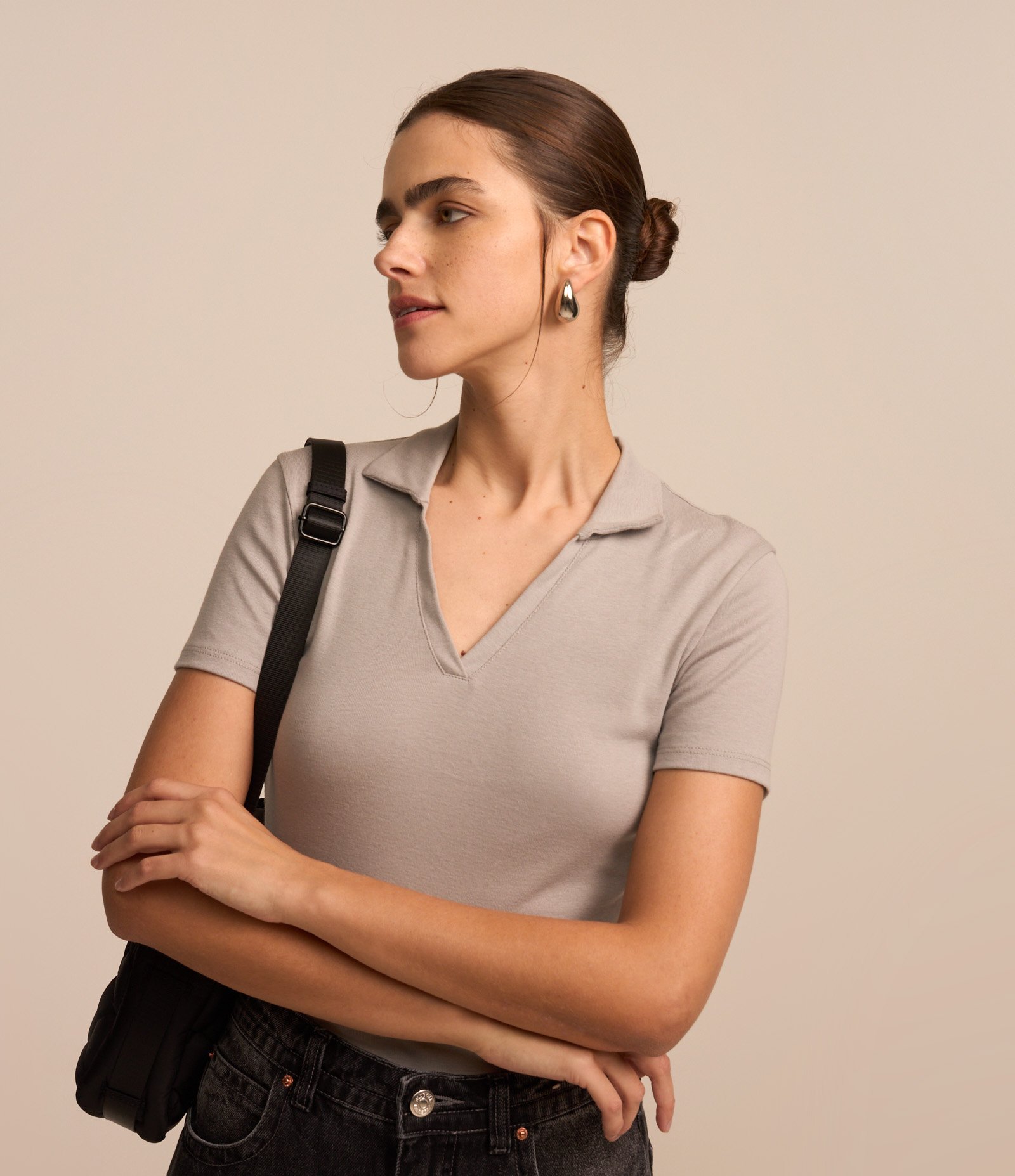 Blusa Polo Cropped em meia malha e Manga Curta Cinza 1