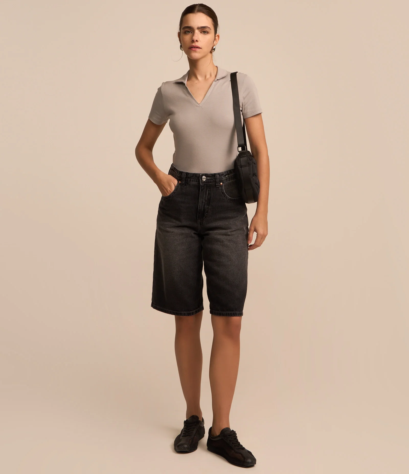 Blusa Polo Cropped em meia malha e Manga Curta Cinza 2