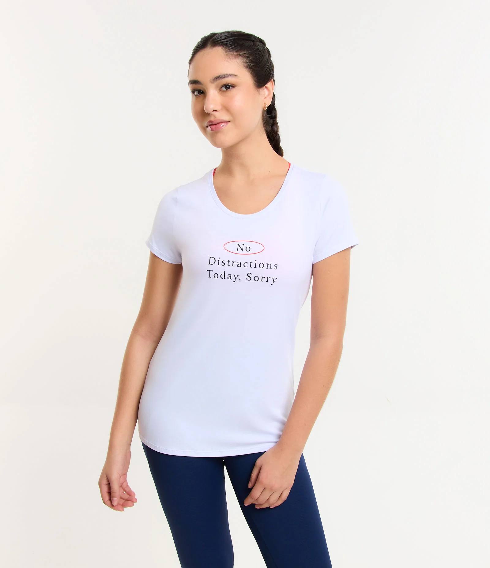 Camiseta Esportiva em Viscose com Lettering No Distractions Today Branco 1