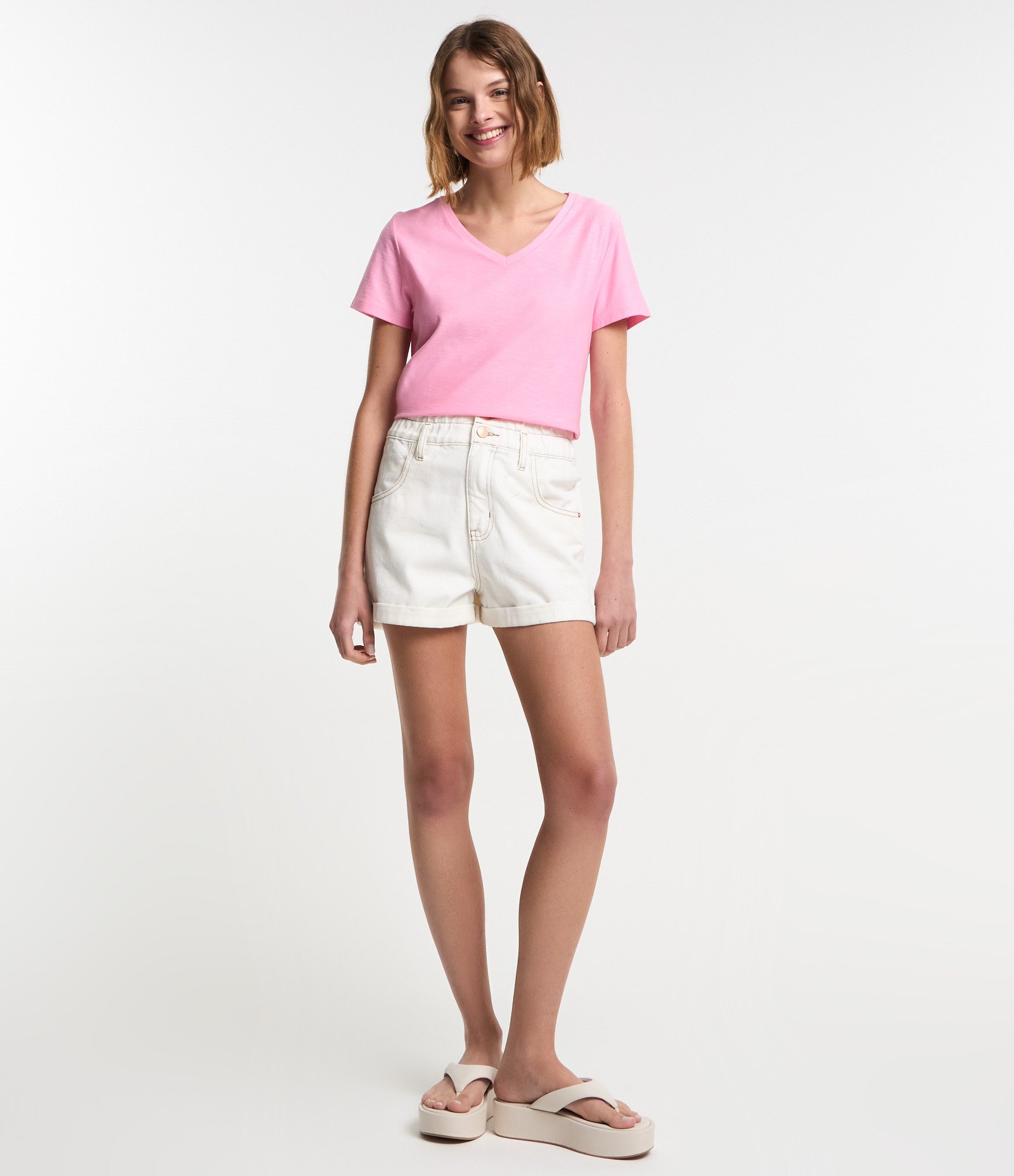 Blusa T-shirt em Algodão Flame com Gola V Rosa Claro 2