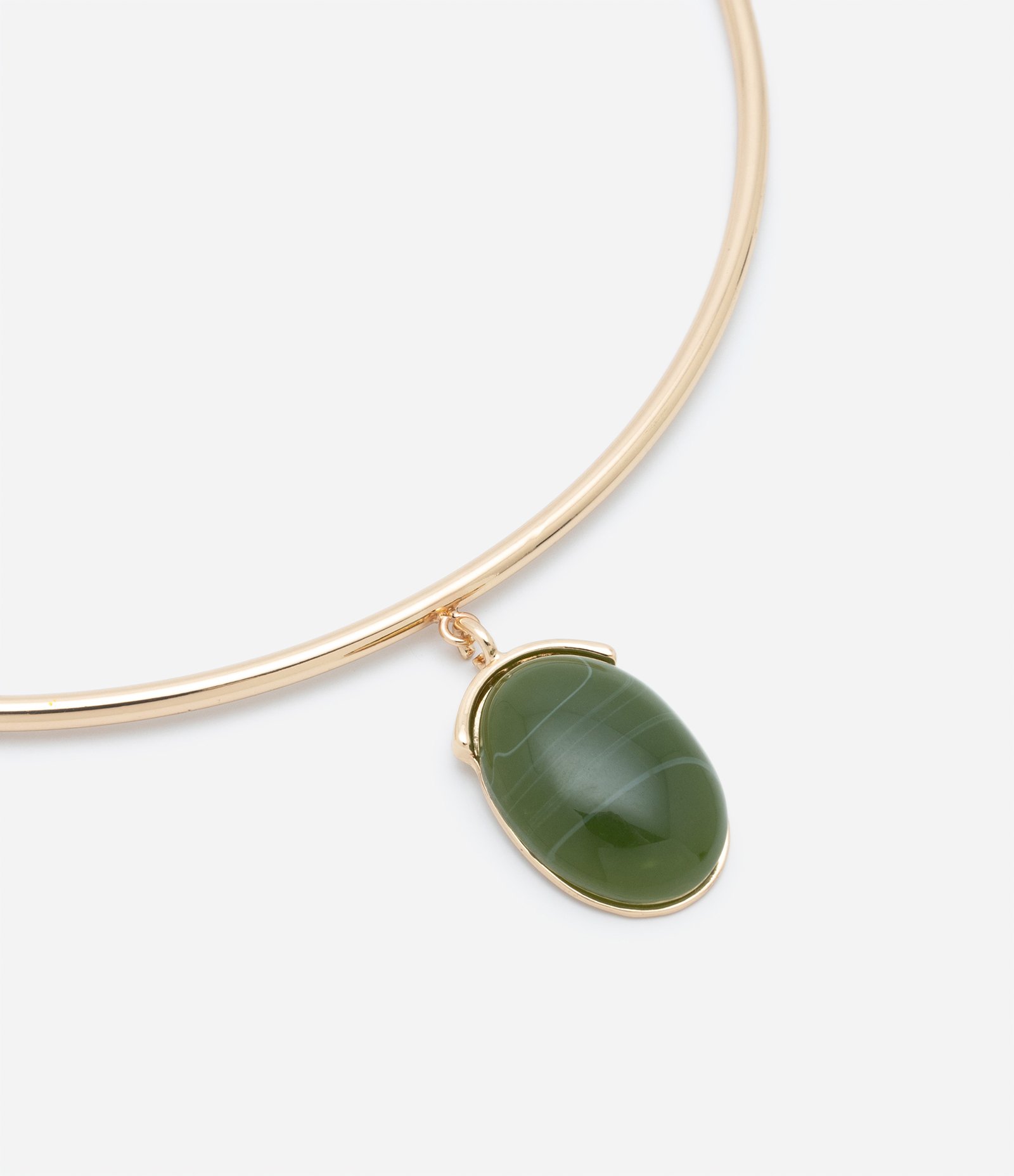 Gargantilha Rígida com Pingente Oval Dourado 1