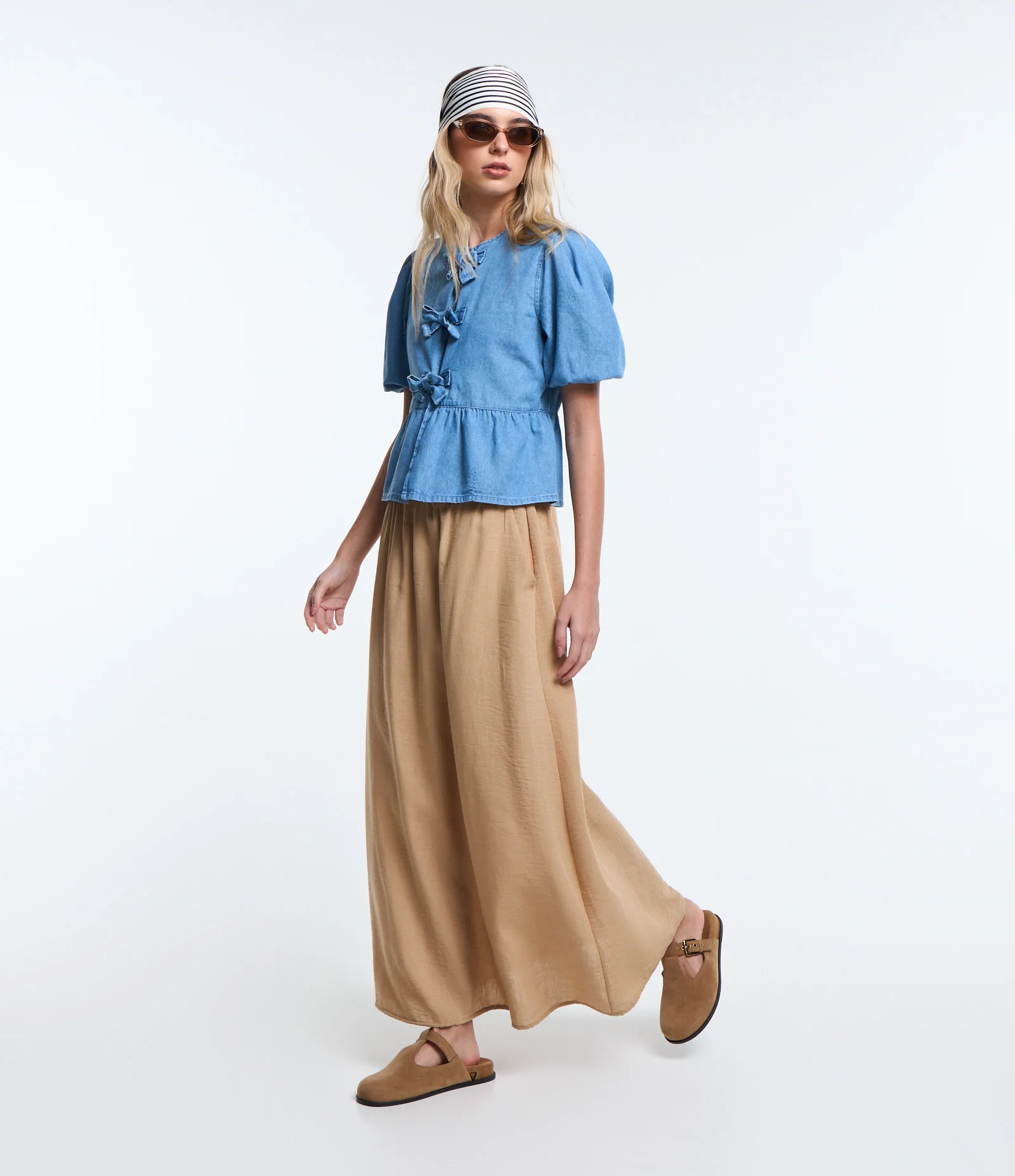 Saia New Midi em Crepe com Cós Fino e Bolso Bege 2