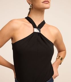 Blusa em Crepe com Gola Halter e Detalhe Metalizado