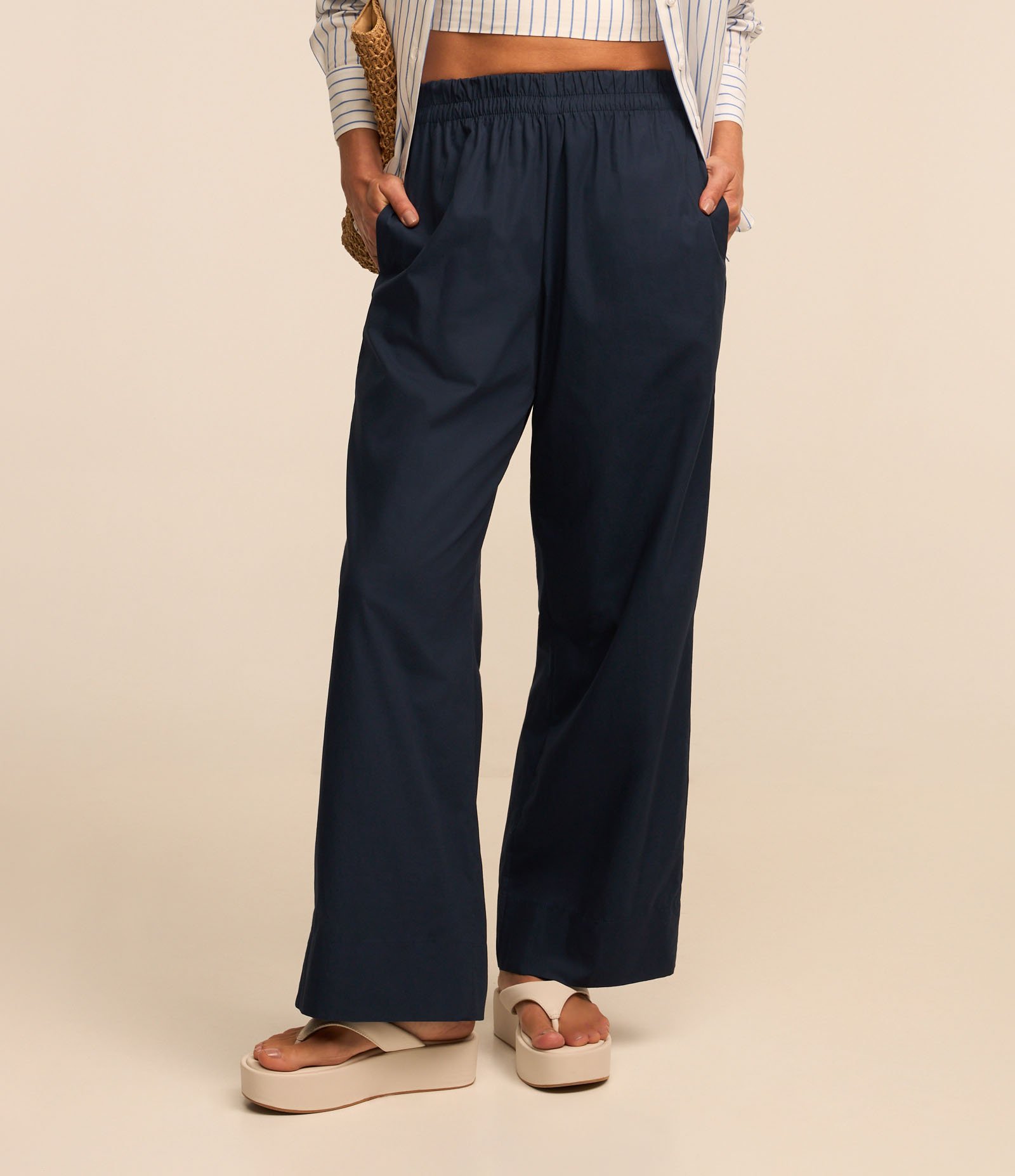 Calça Casual em Tricoline com Cós Elástico Azul Marinho 3