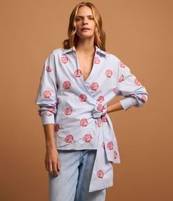 Camisa em Tricoline Listrado com Transpasse e Conchas Estampadas