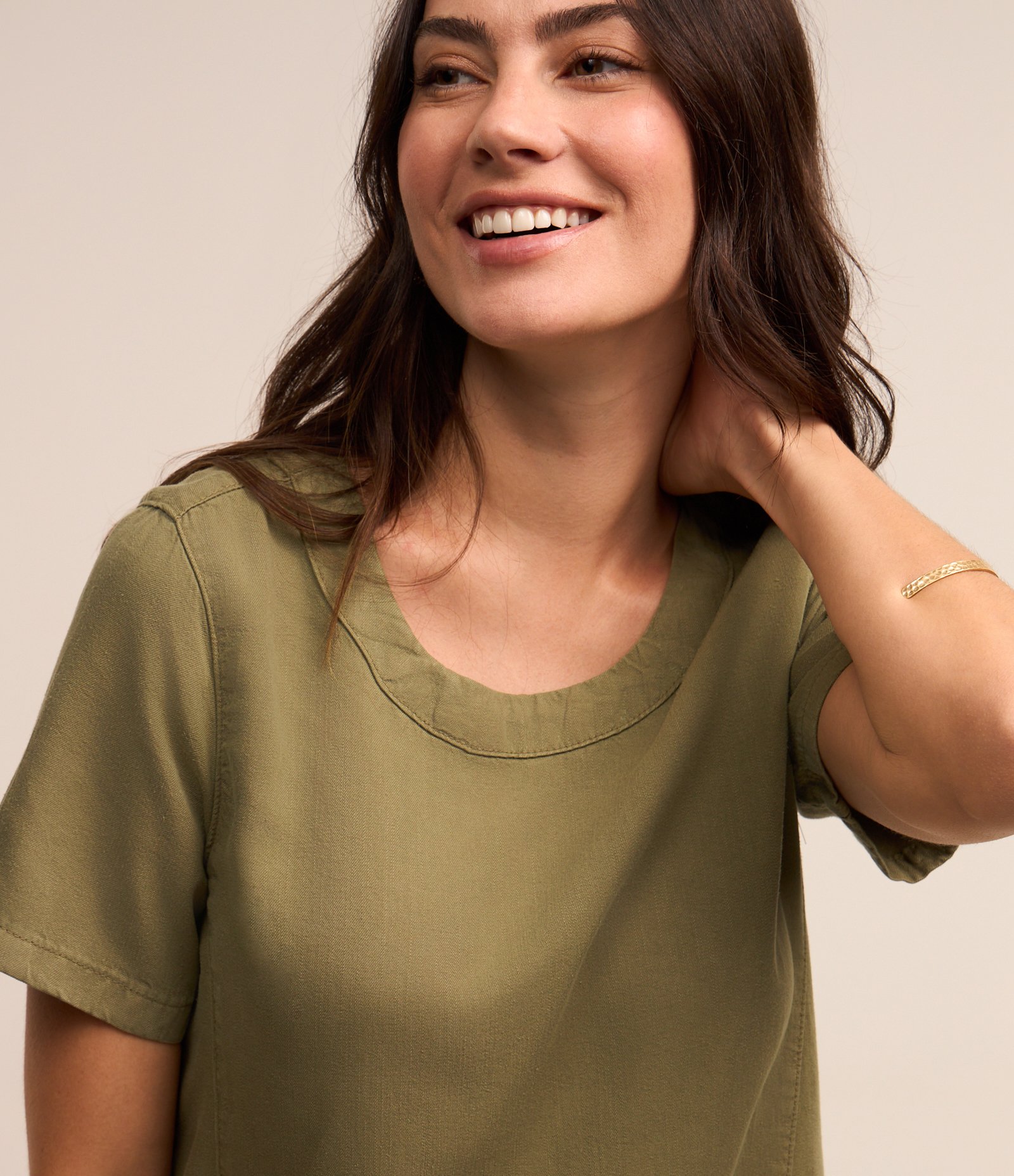 Vestido Curto em Sarja com Barra Arrendondada Verde 3