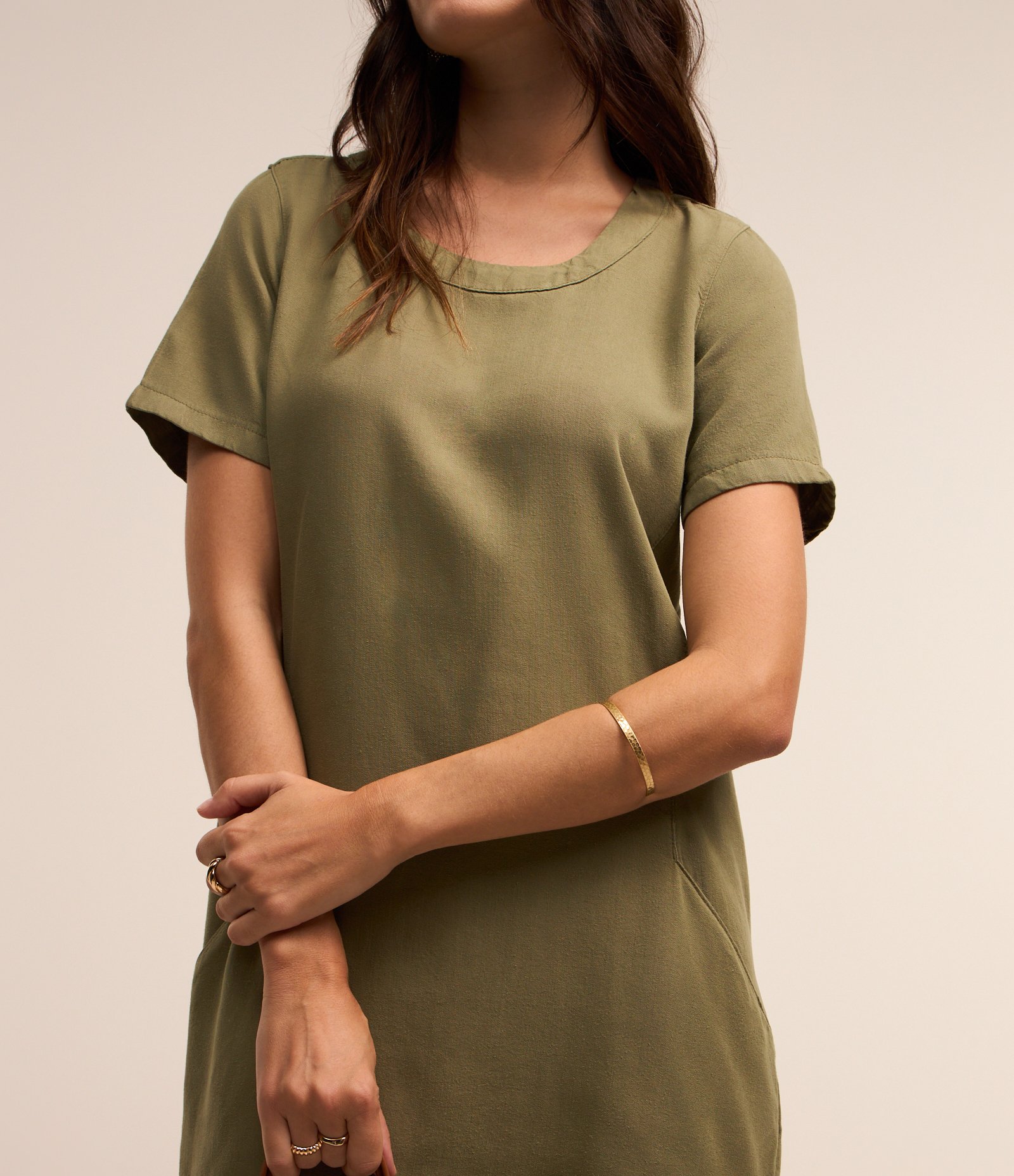 Vestido Curto em Sarja com Barra Arrendondada Verde 4