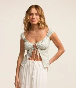 Blusa em Tricoline Floral Liberty com Abertura Frontal