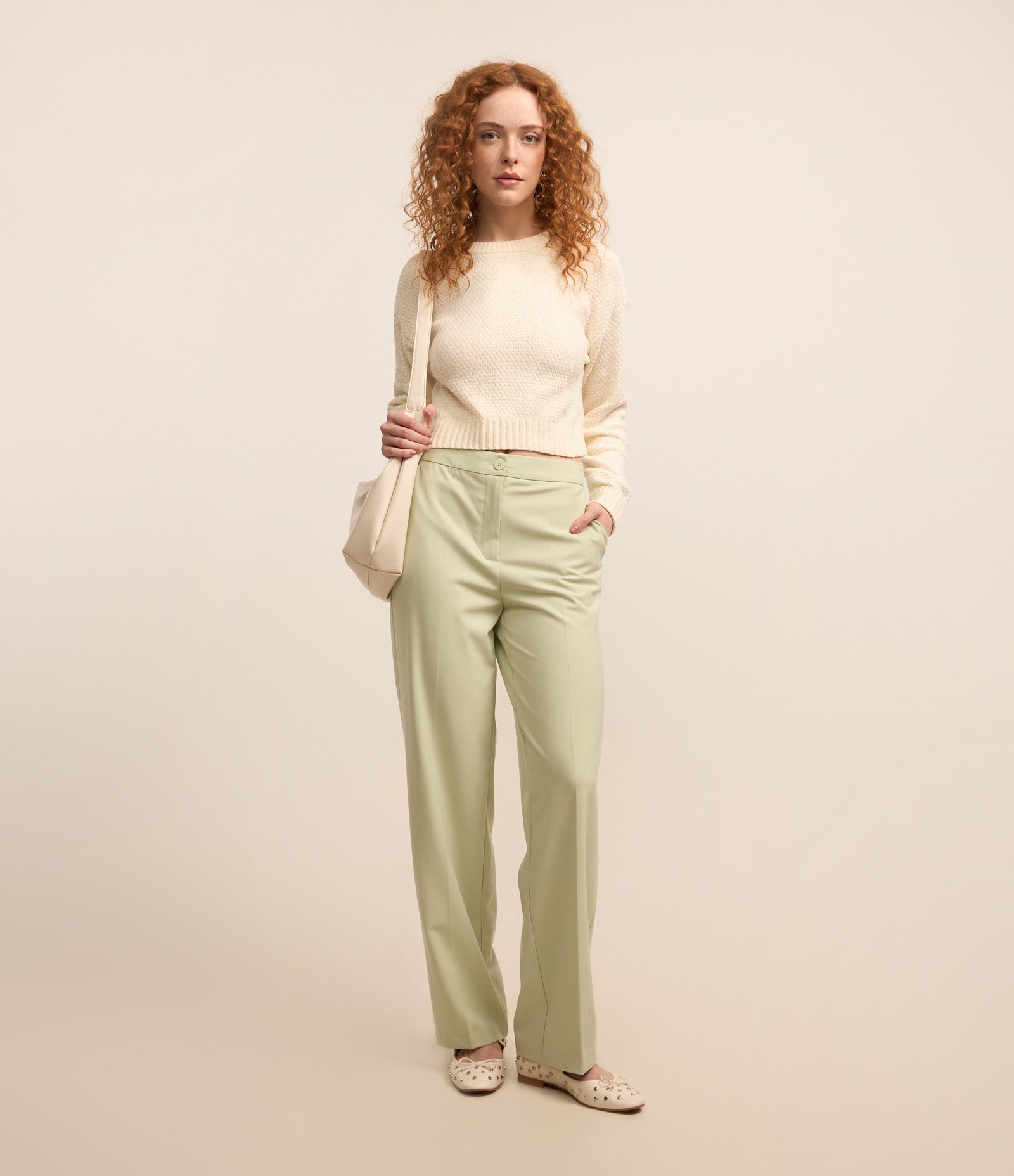 Calça Reta Alfaiatada com Bolsos e Frisos Verde Claro 1