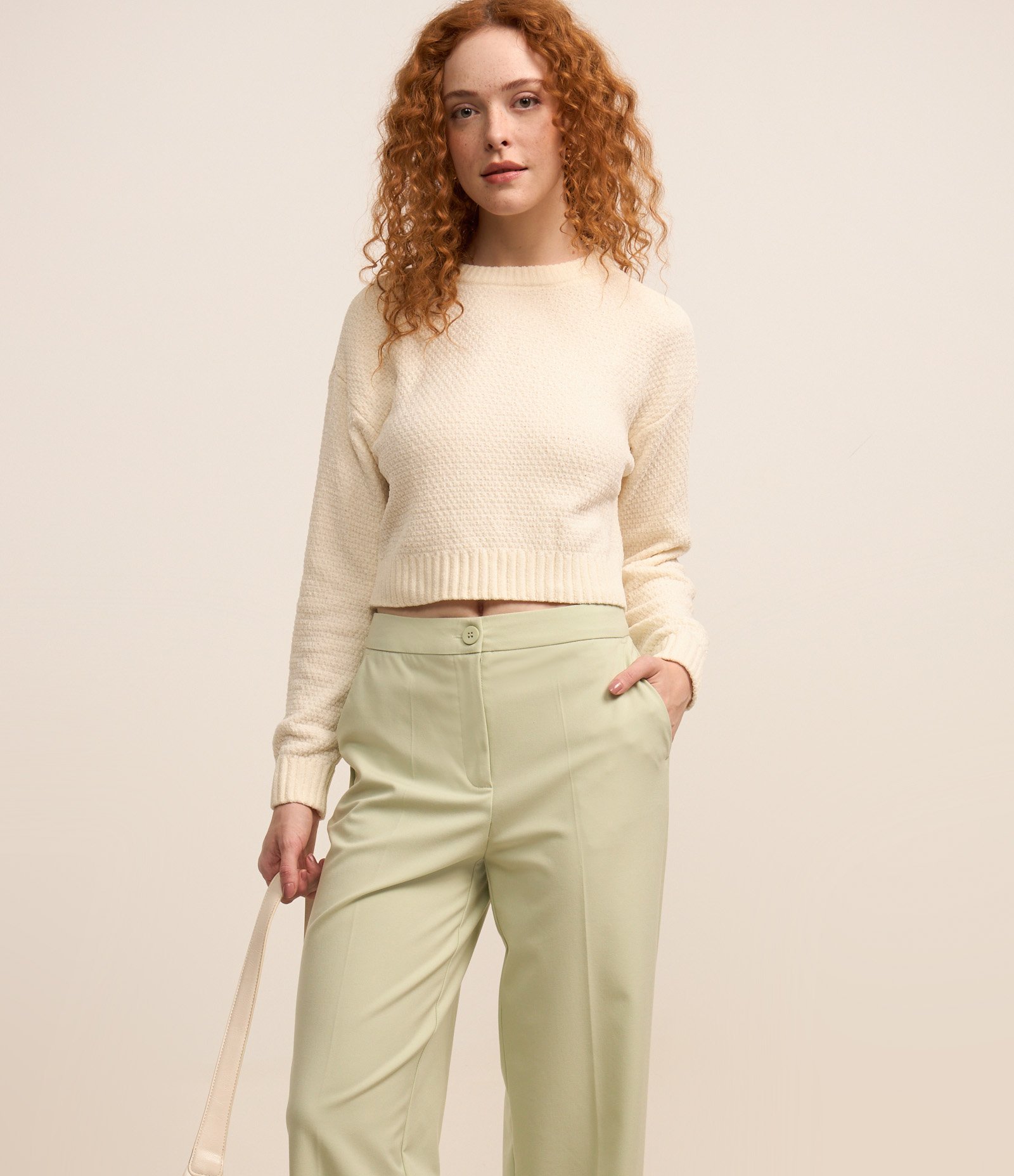 Calça Reta Alfaiatada com Bolsos e Frisos Verde Claro 2