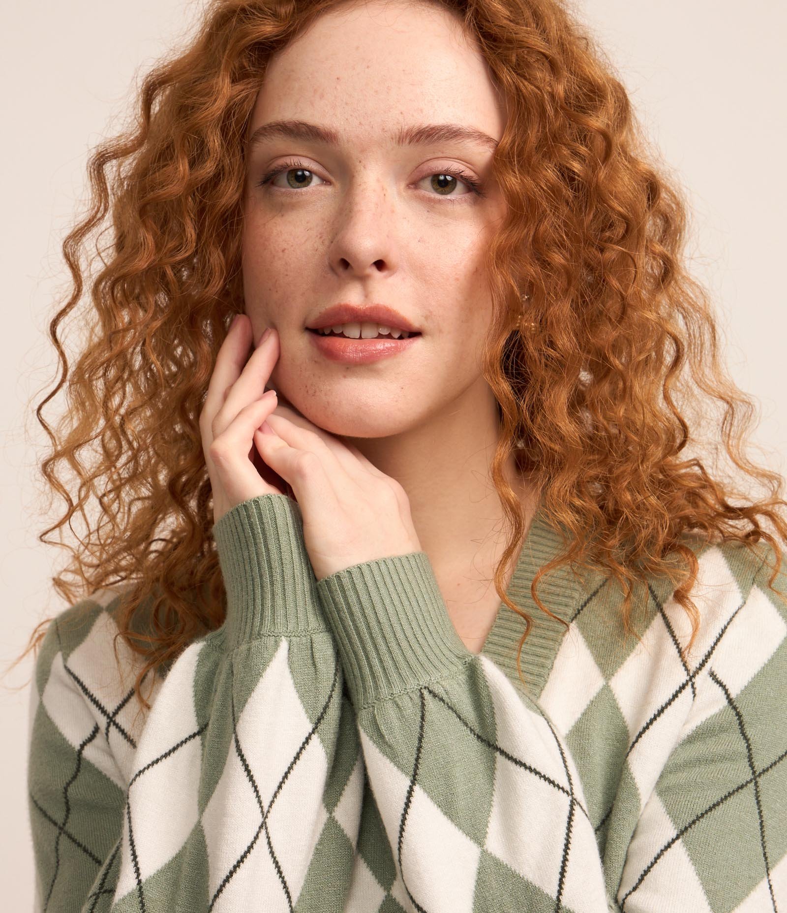 Cardigan Cropped em Tricô Xadrez Argyle Verde 3