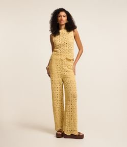 Calça Reta Cintura Alta em Algodão com Efeito Crochê