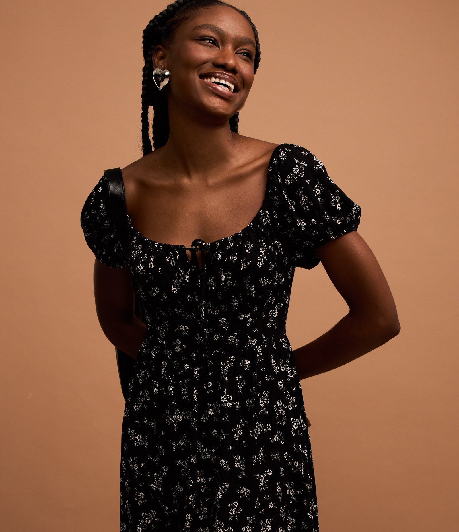 Vestido Curto em Ribana com Manga Bufante e Estampa Floral Liberty Preto 4