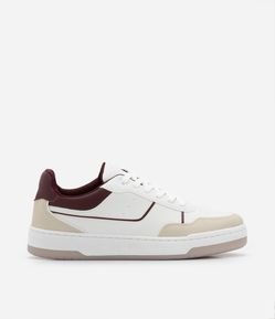 Tênis Street Cano Baixo com Recortes Contrastantes