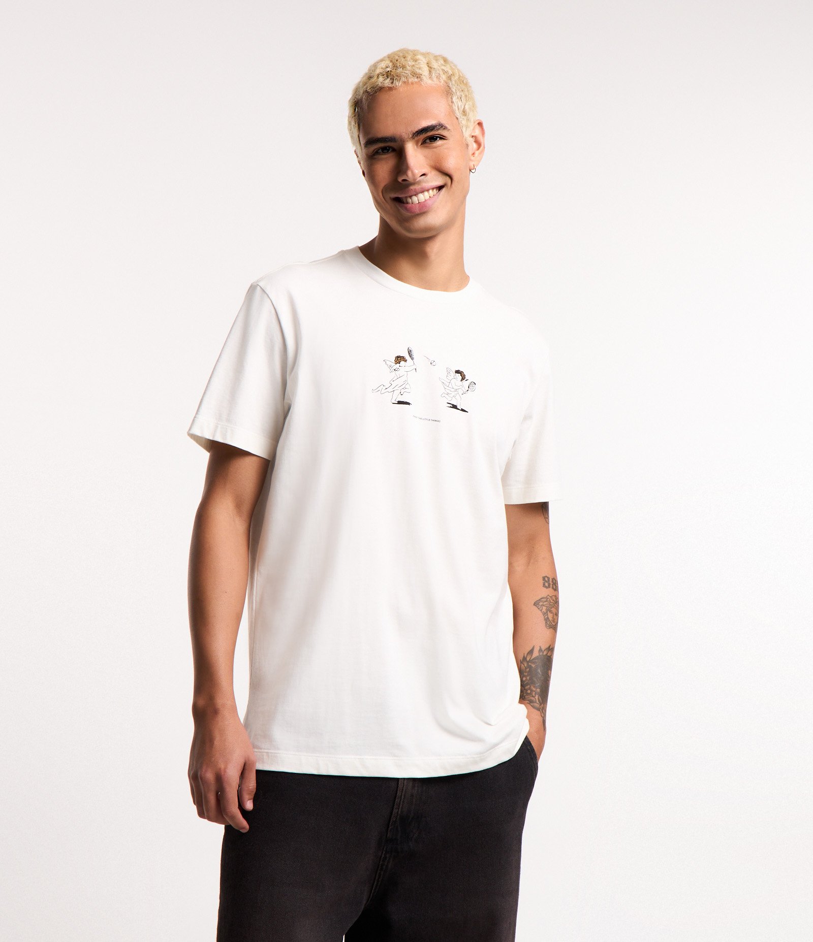 Camiseta Comfort em Algodão Estampa Anjinhos Branco 1