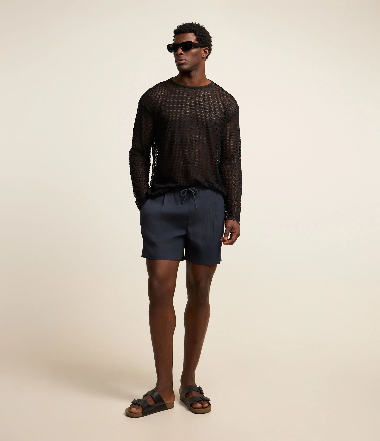 Bermuda com Cós Elástico e Textura Canelada Azul Marinho 1