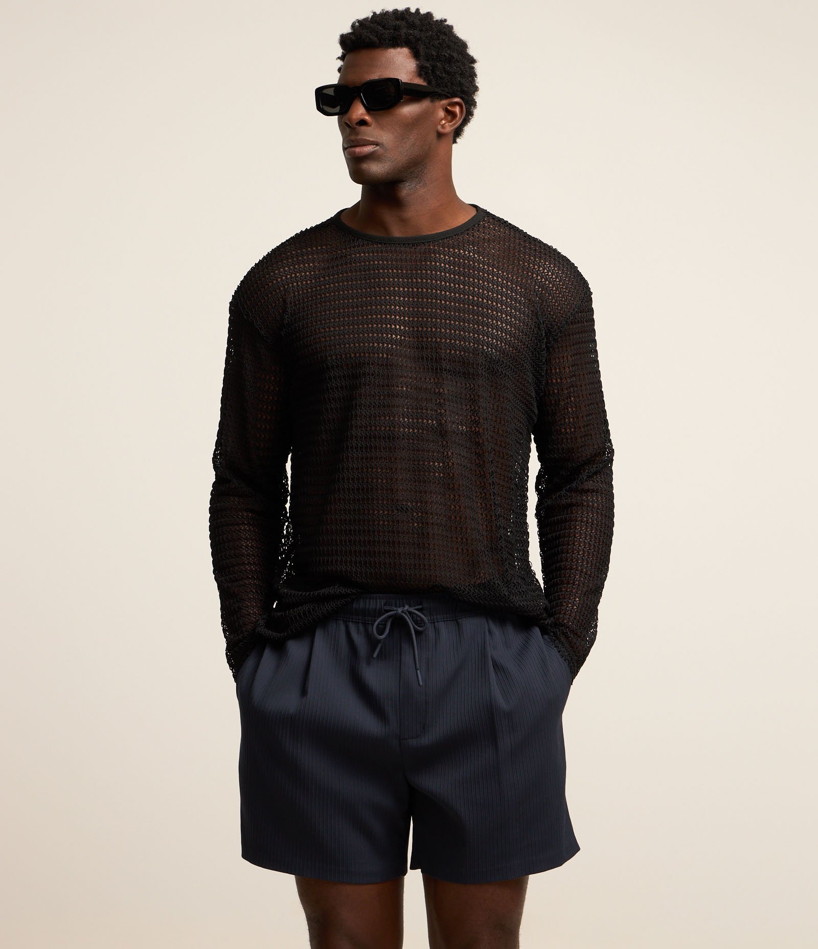 Bermuda com Cós Elástico e Textura Canelada Azul Marinho 2