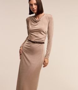 Vestido em Malha Polyvelour com Gola Degagê e Detalhe Drapeado