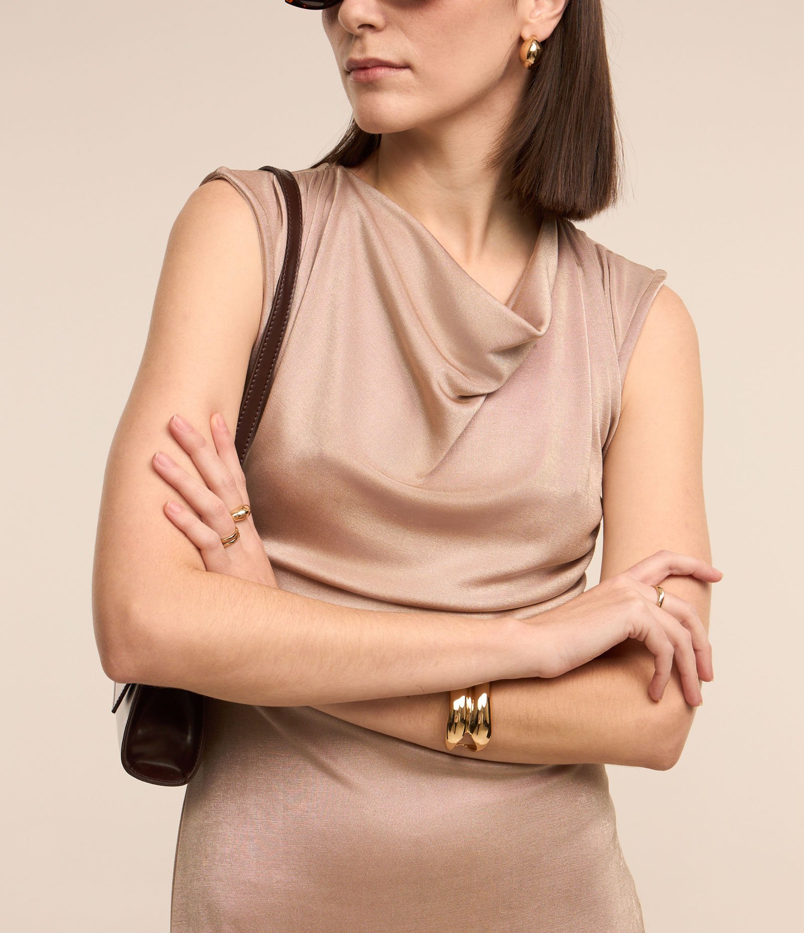 Vestido Midi com Decote Degagê e Pregas no Ombro Bege 4