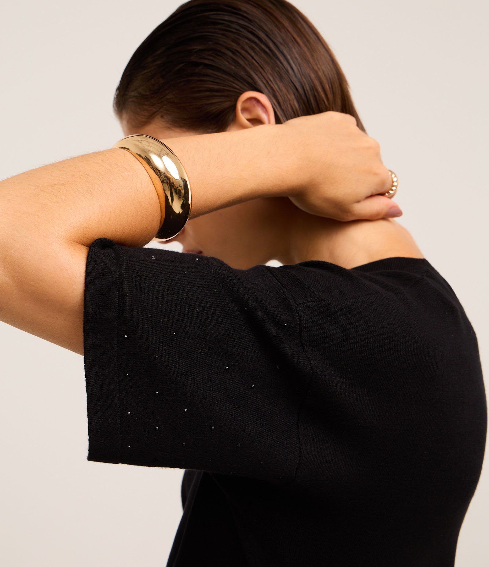 Blusa em Tricô com Brilhos de Strass na Manga Preto 4