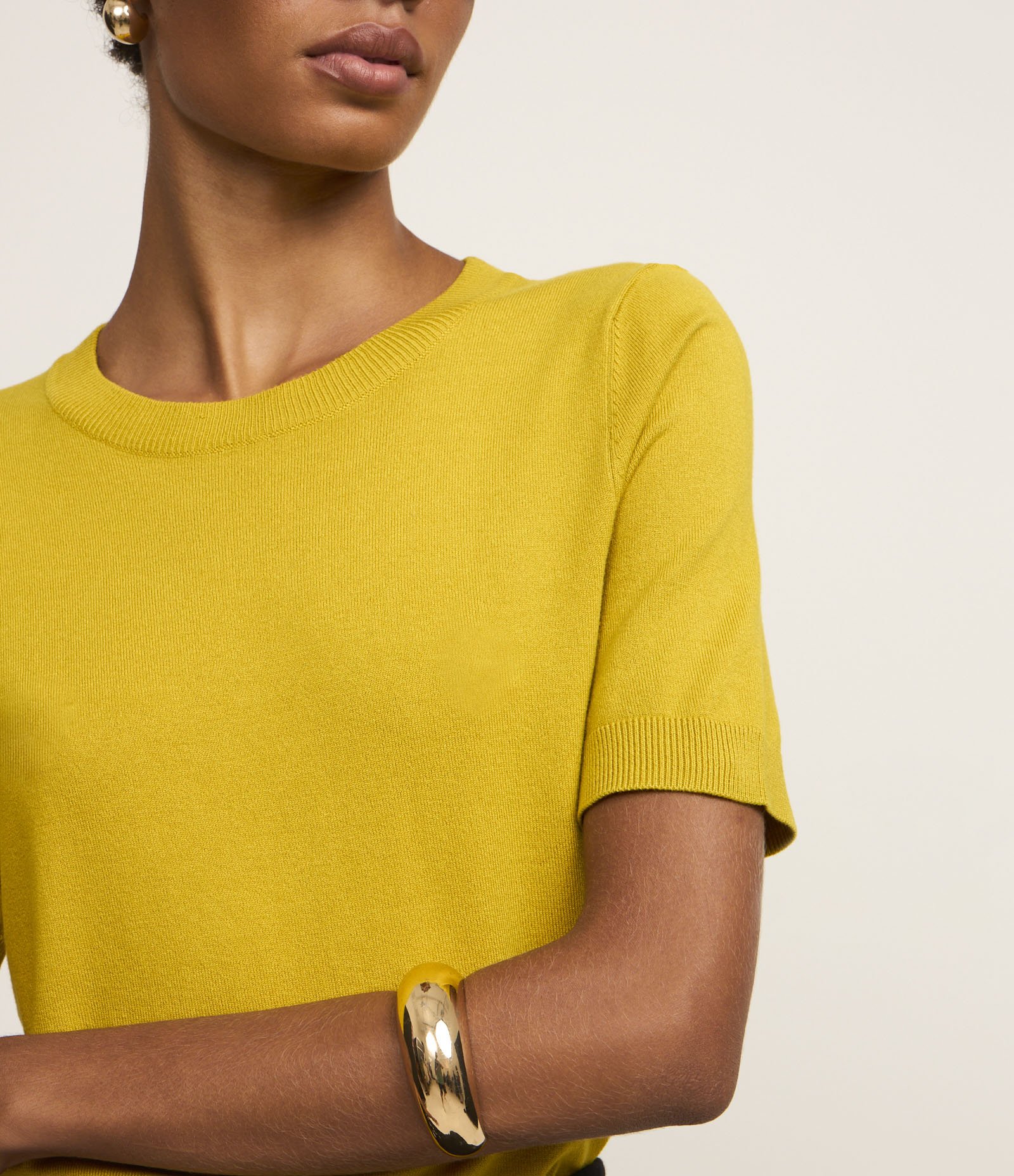 Blusa Básica em Tricô com Barra Canelada Amarelo 3