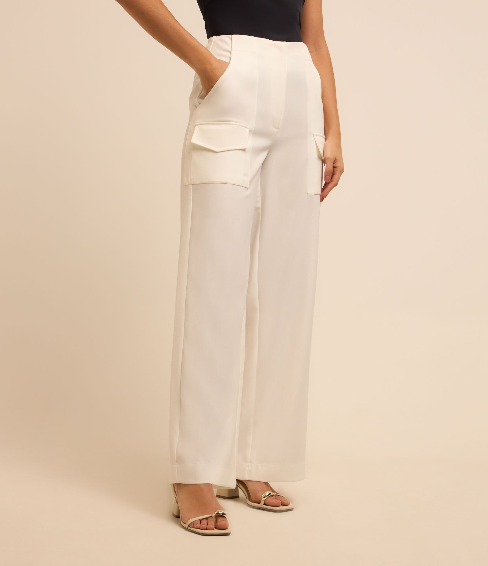Calça Wide Leg em Crepe com Bolsos Branco Neve 1