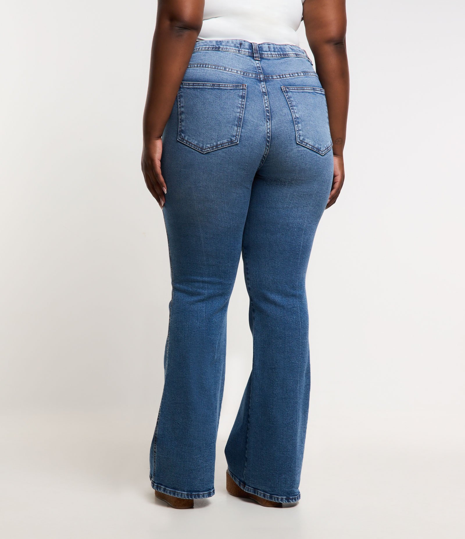 Calça Flare em Jeans com Elastano Cintura Média Curve & Plus Size Azul 3