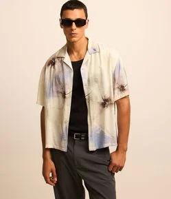 Camisa Acetinada com Estampa Floral em Aquarela