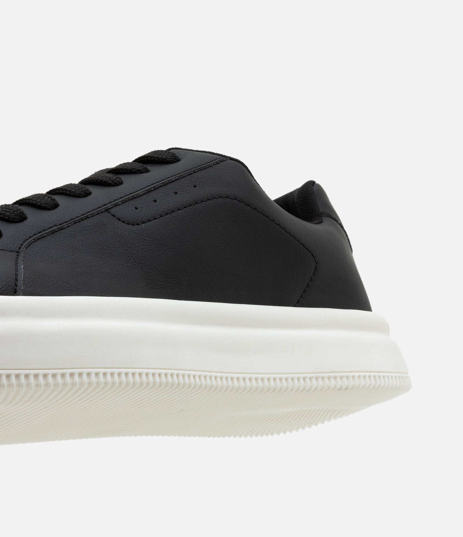 Tênis Casual em PU com Solado Bold Preto e Branco 4