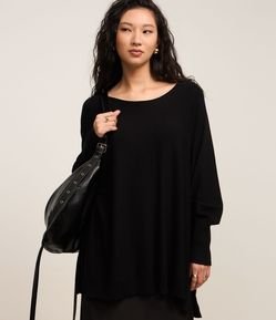 Suéter em Tricô com Decote Canoa e Manga Morcego