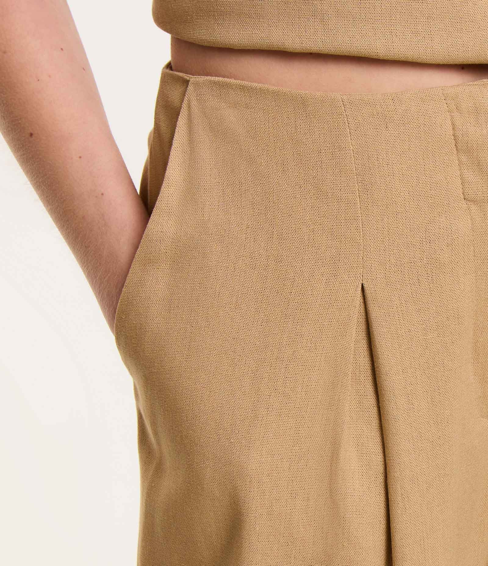 Calça Reta em Viscolinho com Pregas Bege 4
