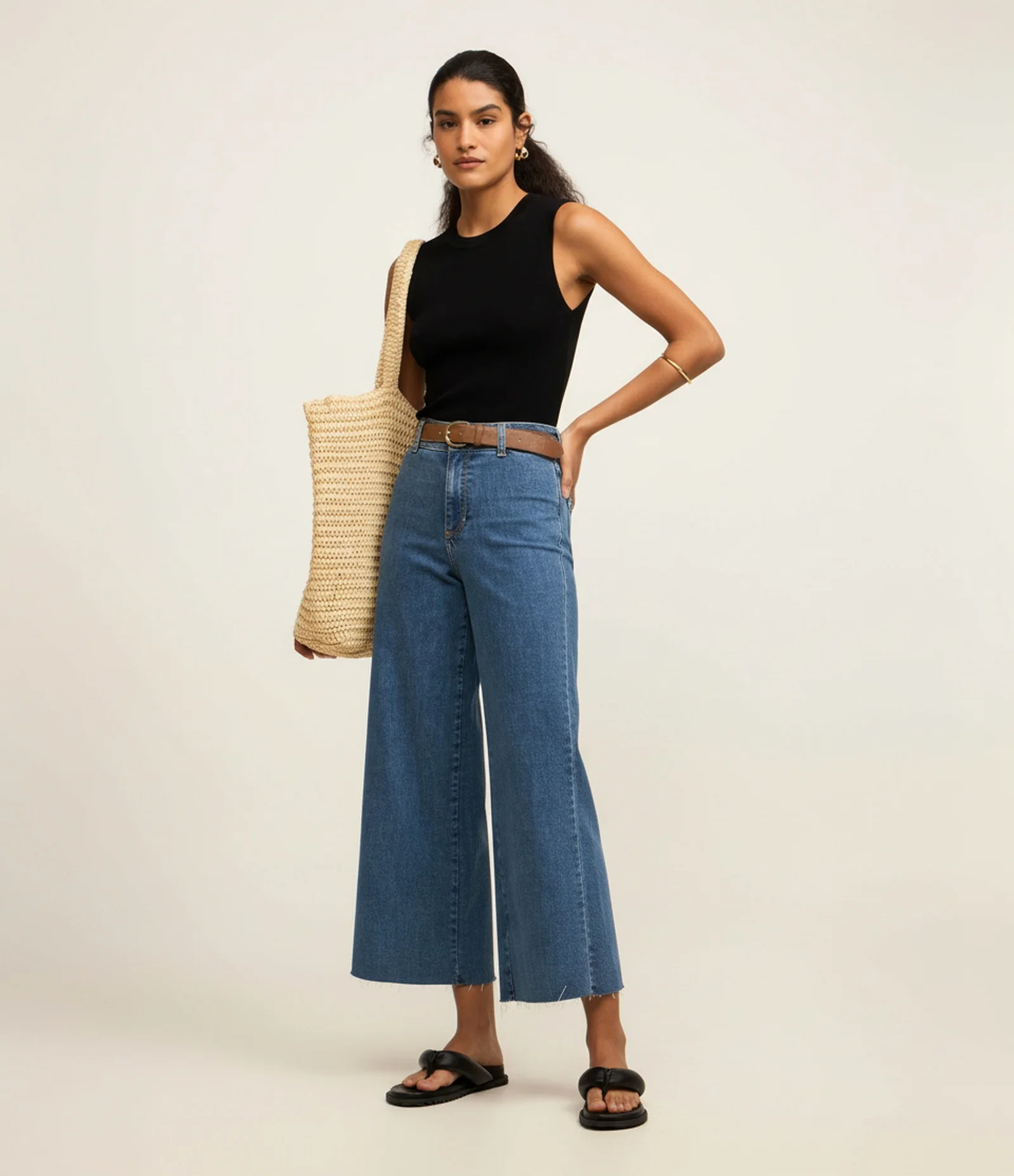 Blusa Sem Manga em Tricô Canelado com Gola Redonda Preto 4