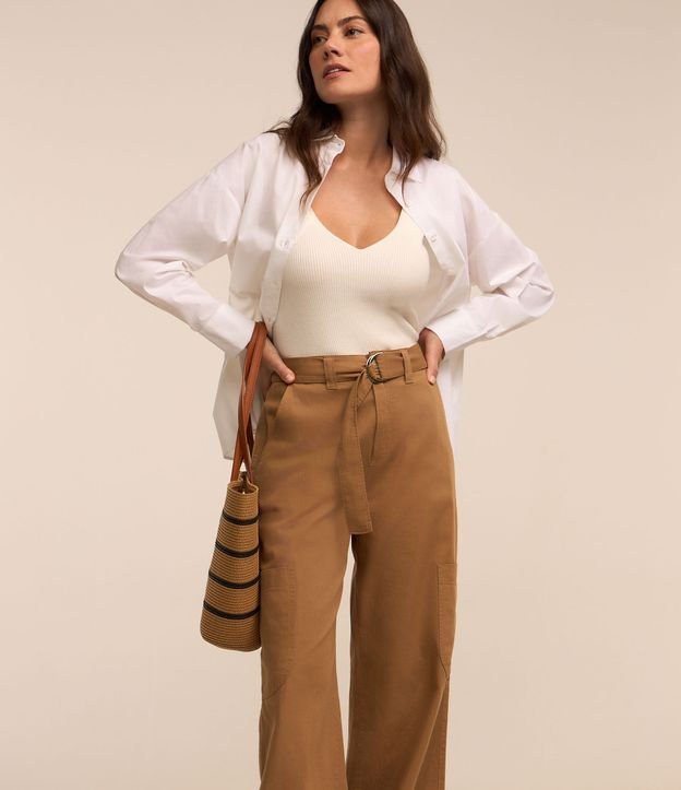 Calça Wide Leg Cintura Alta em Sarja com Bolsos Cargo