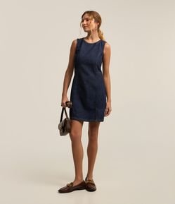 Vestido Curto Jeans com Recortes e Zíper nas Costas