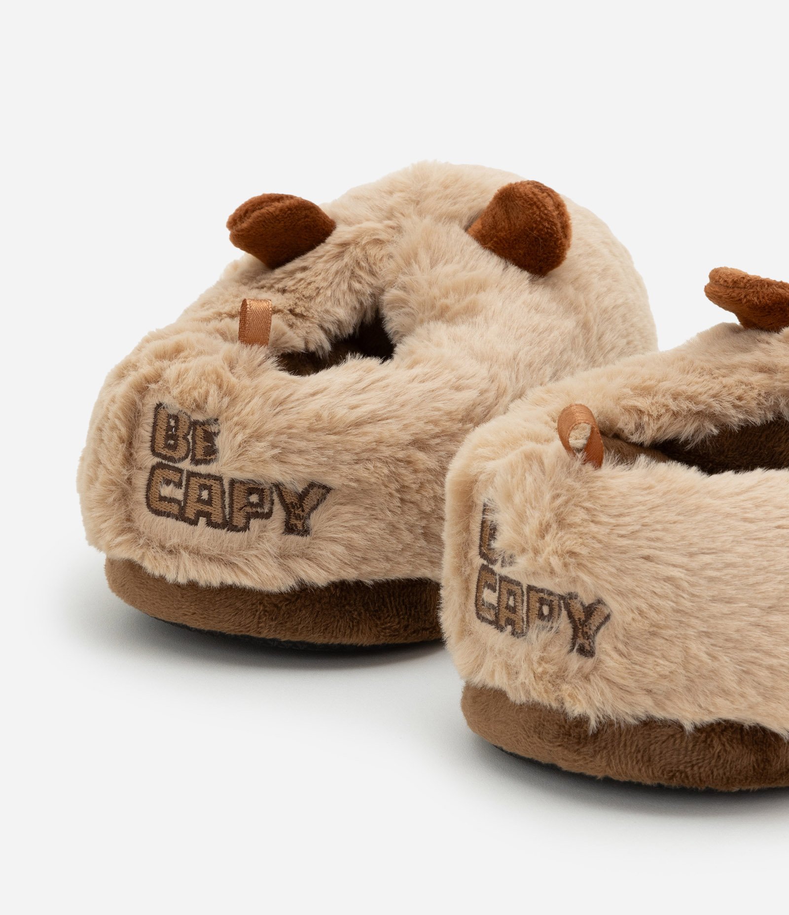 Pantufa Fechada Infantil com Bordado Capivara - Tam 29 a 36 Bege 2