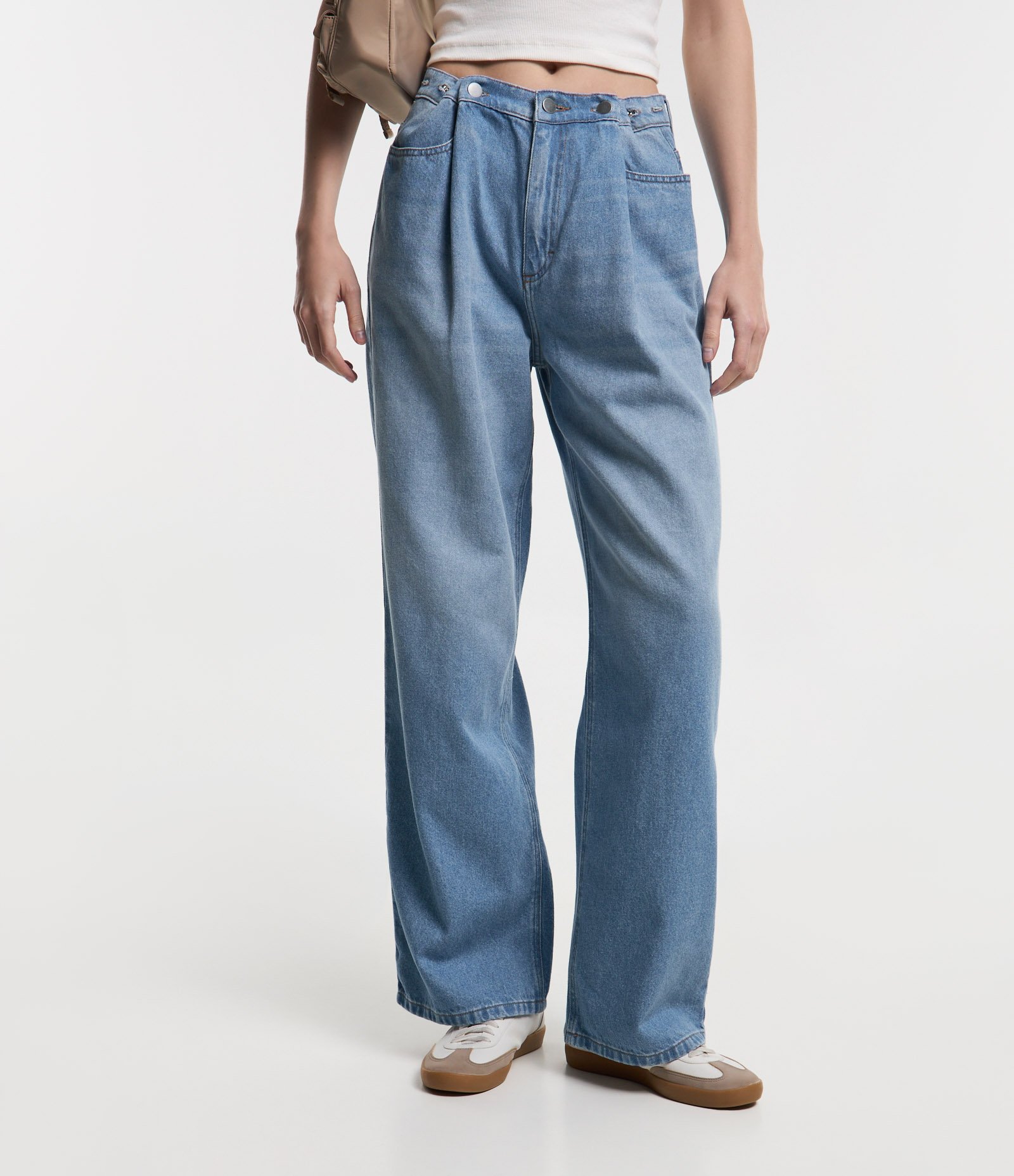 Calça Pantalona Jeans com Abotoamento e Pregas no Cós Azul 1