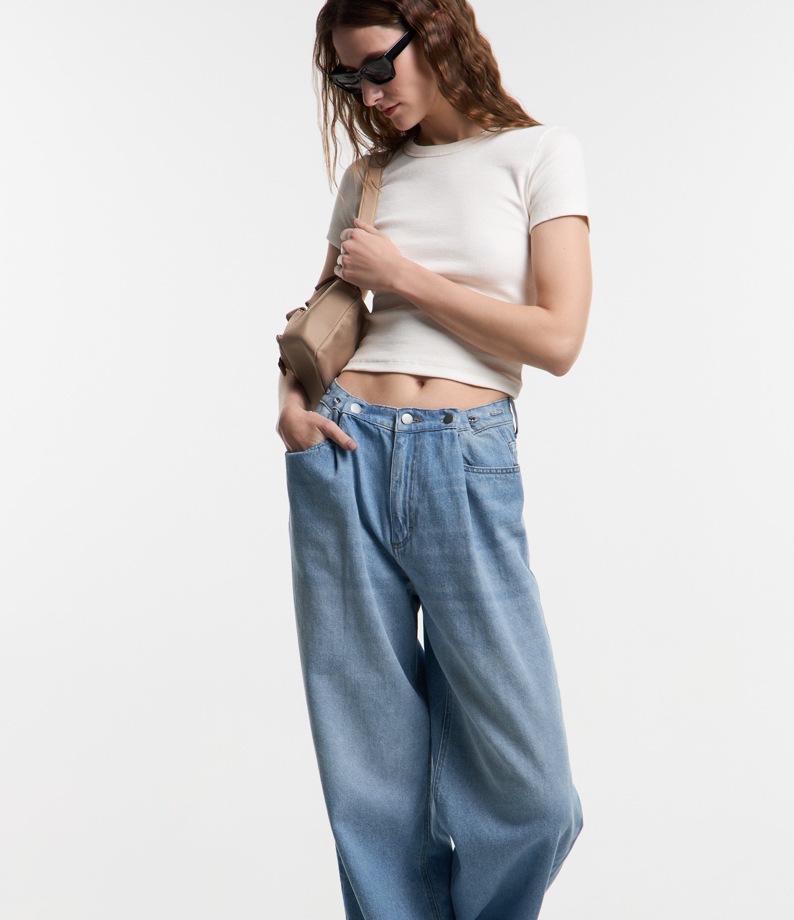 Calça Pantalona Jeans com Abotoamento e Pregas no Cós Azul 5
