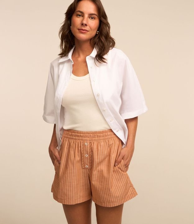 Short em Tricoline com Cós Elástico e Botões Frontais
