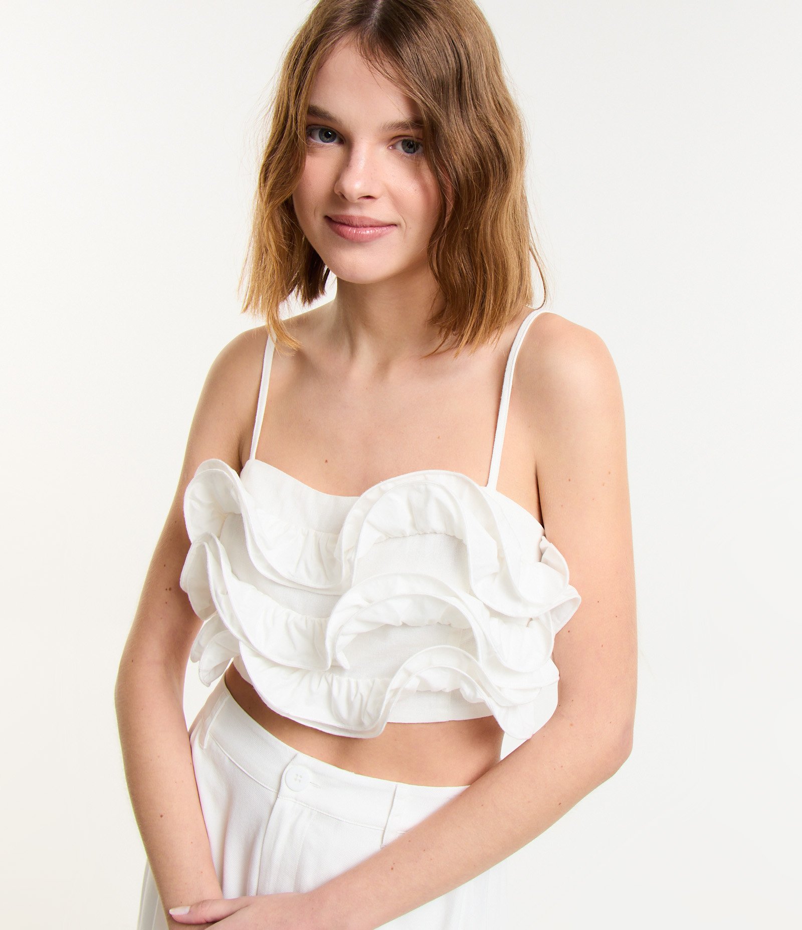 Blusa Cropped em Viscose e Linho com Babados Branco 1