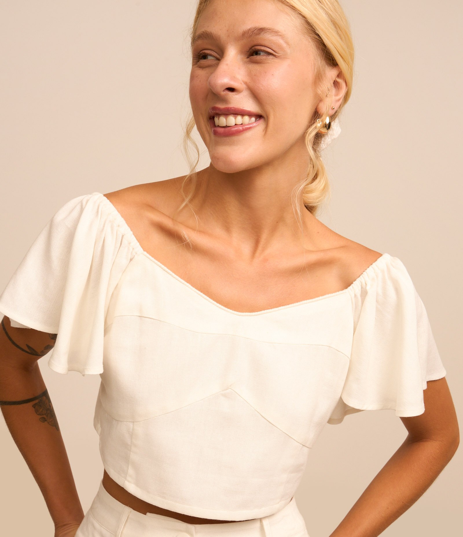 Blusa Curta em Viscose e Linho com Babados nas Mangas Branco 3