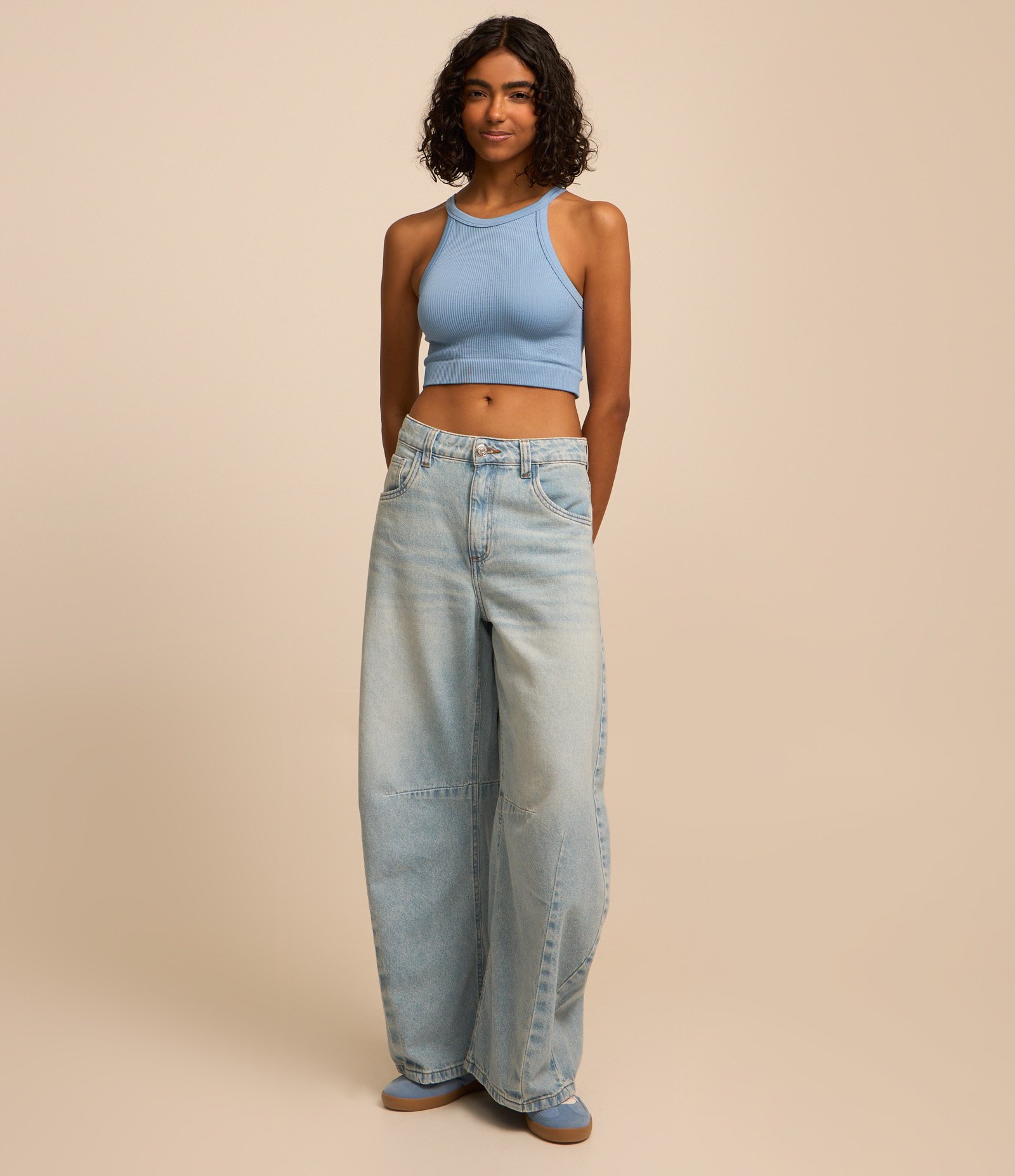 Blusa Cropped Sem Manga e Sem Costura com Decote Halter Azul 2